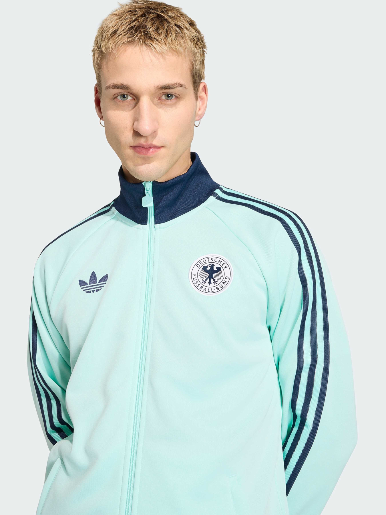 Спортивна кофта Adidas модель JZ9340 Спортивна кофта Adidas модель JZ9340 Фото