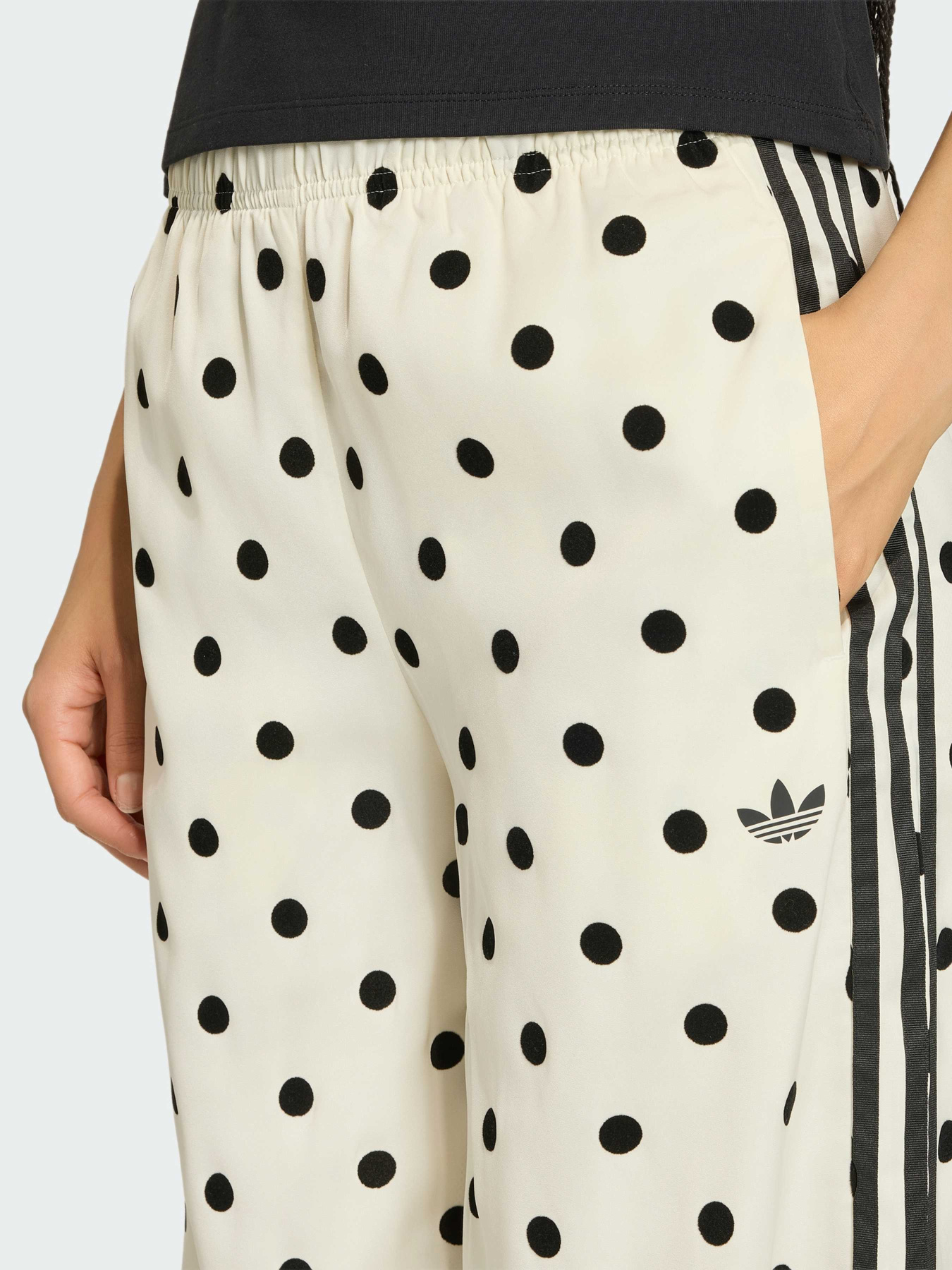 Повсякденні штани Adidas Adicolor модель KV1168 Фото