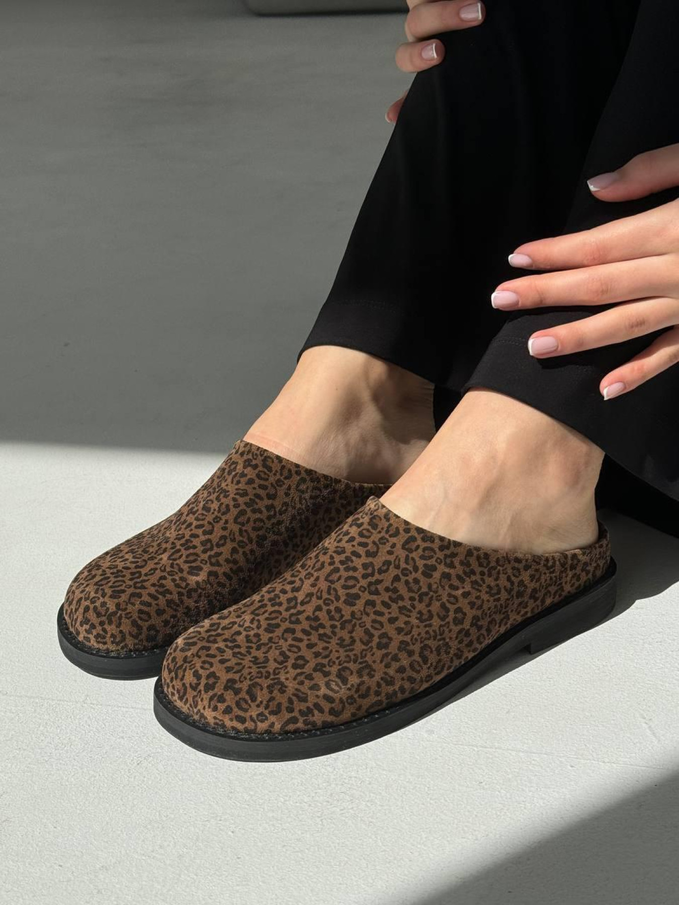 Замшеве Жіноче Сабо 105.store  (2921445877) колір коричневий 105.store - купити в Україні