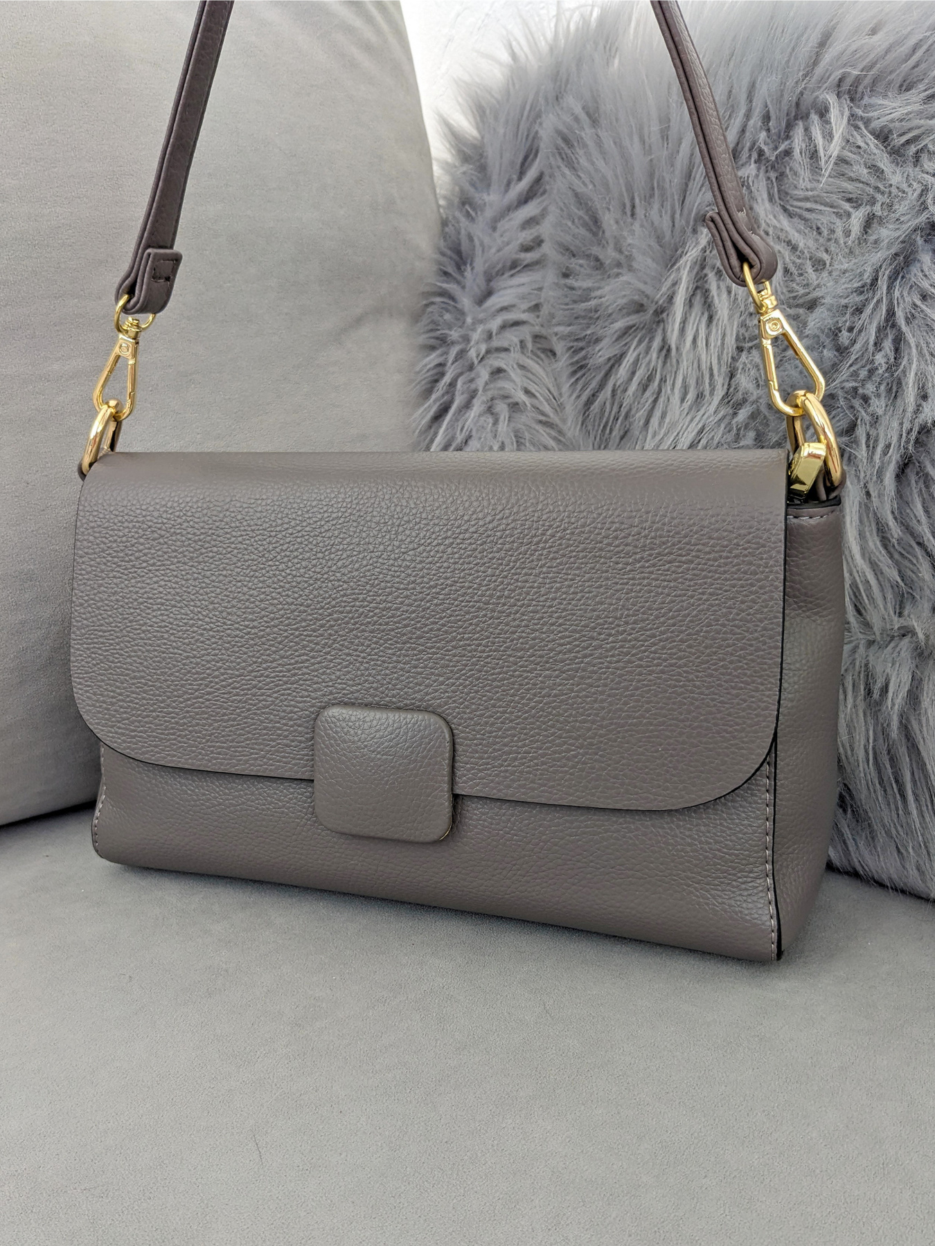 Стильная сумка Minimal Accent с декоративной кнопкой-пряжкой модель 350013-1 Фото