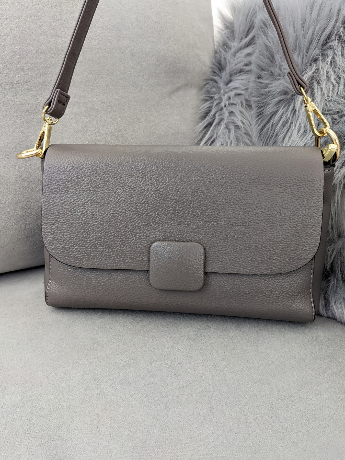 Стильная сумка Minimal Accent с декоративной кнопкой-пряжкой модель 350013-1 Фото