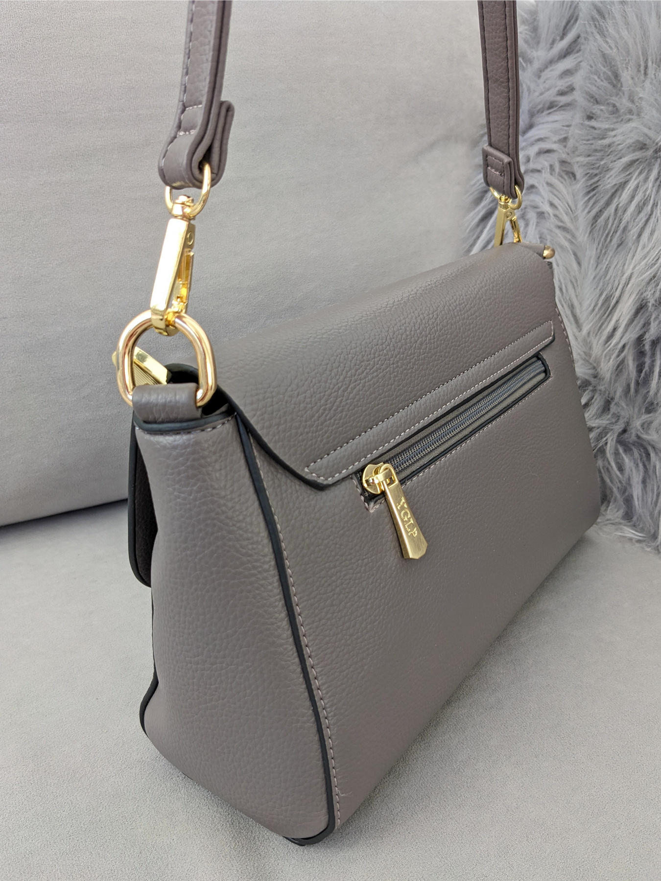 Стильная сумка Minimal Accent с декоративной кнопкой-пряжкой модель 350013-1 Фото