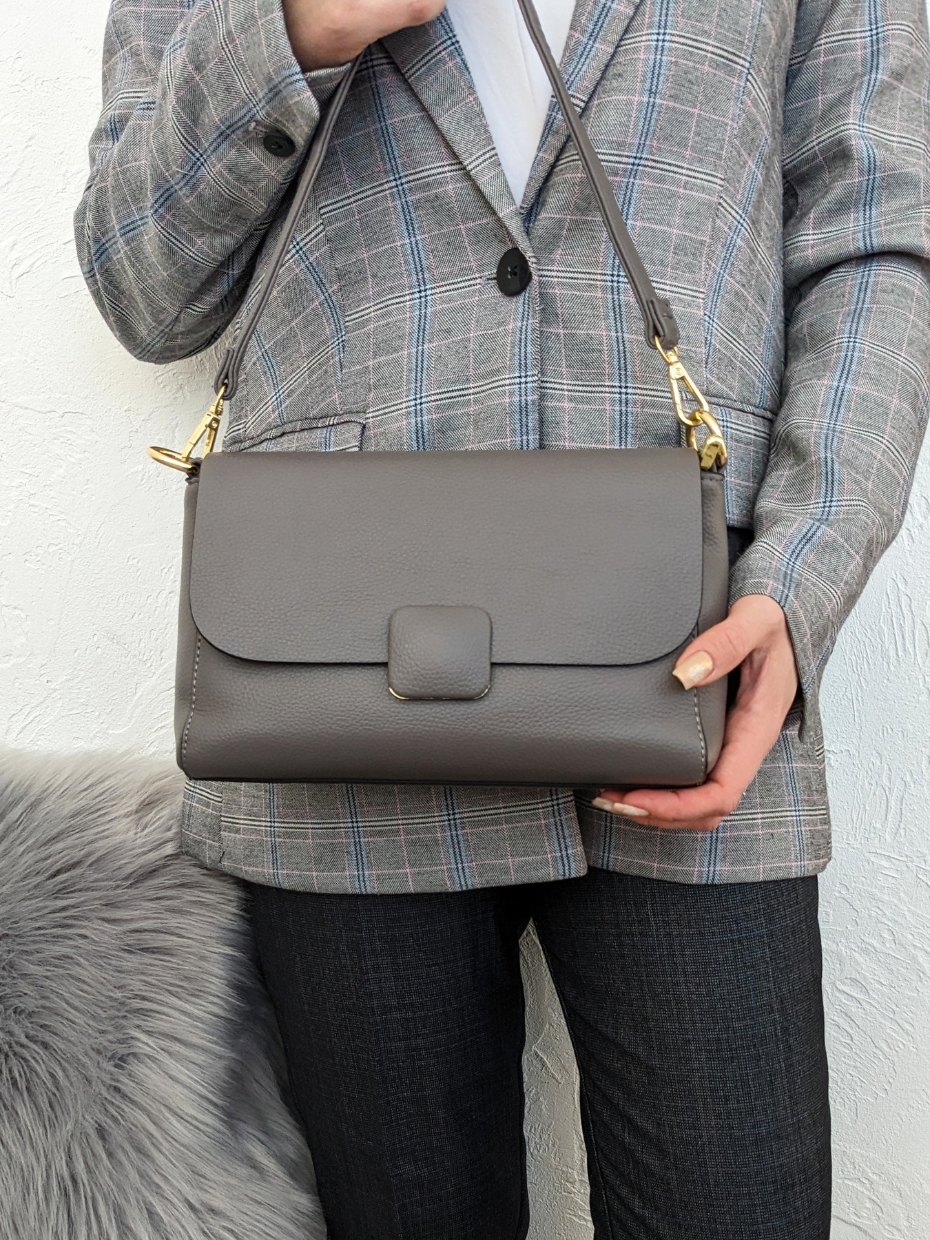 Стильная сумка Minimal Accent с декоративной кнопкой-пряжкой модель 350013-1 Фото