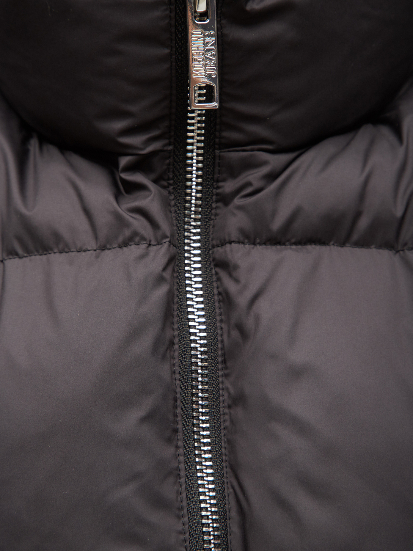 Утепленный жилет Moschino модель A0625.8218;1516 Фото