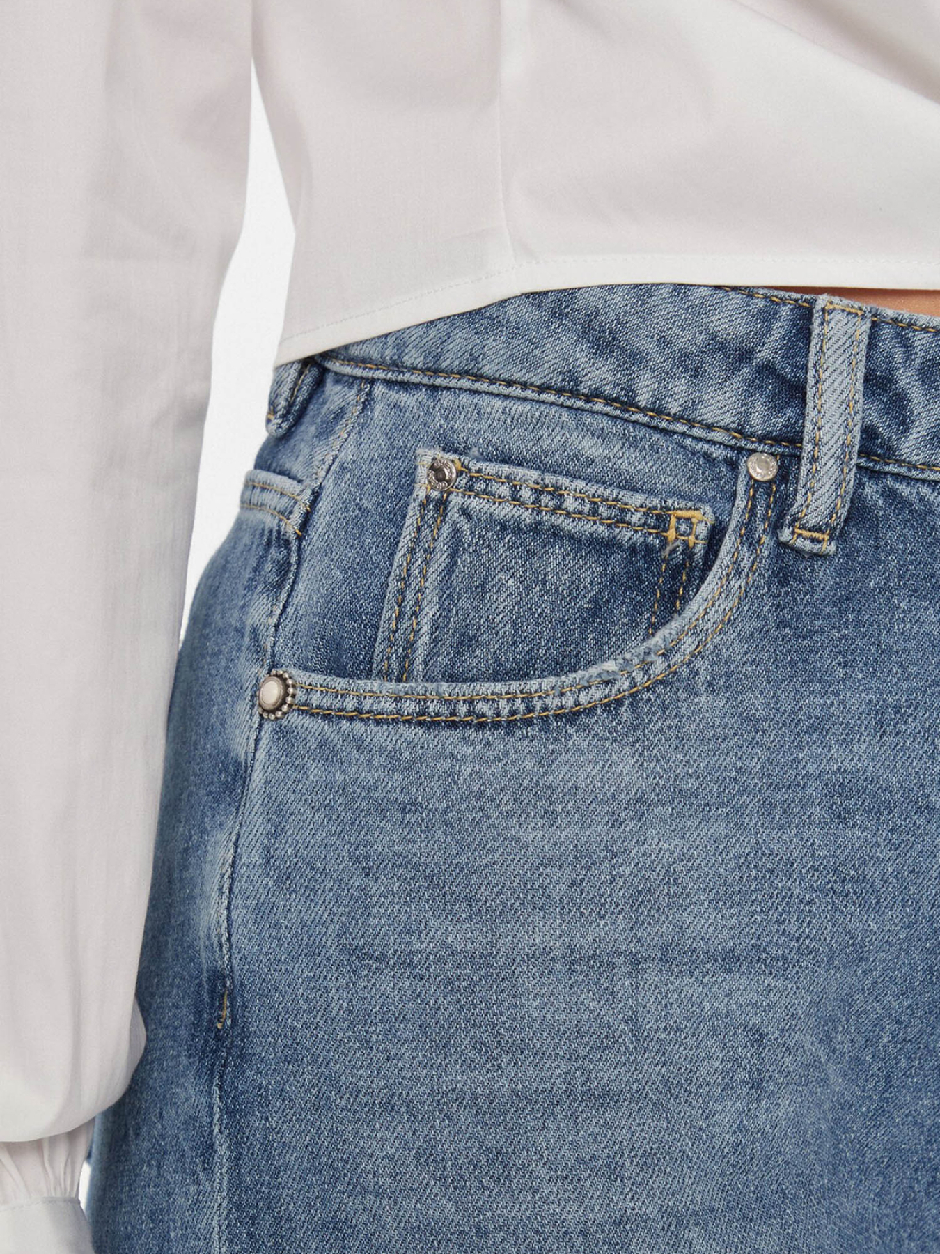 Прямые джинсы GUESS модель W4RA21.D5912;TC0M Прямые джинсы GUESS модель W4RA21.D5912;TC0M Фото