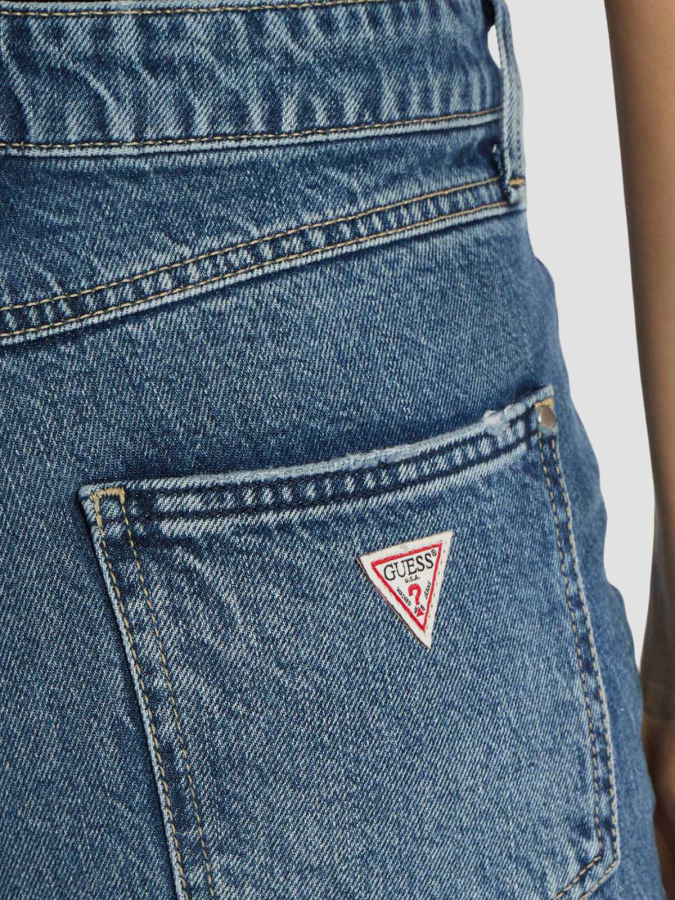 Прямые джинсы GUESS модель W4RA22.D4T9M;DECL Прямые джинсы GUESS модель W4RA22.D4T9M;DECL Фото