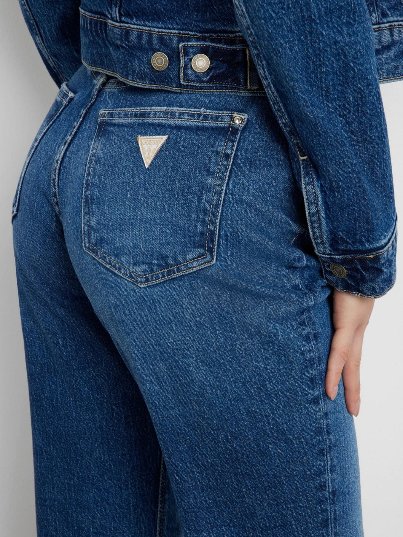 Прямые джинсы GUESS модель W4YA33.D5DD4;OHMY Прямые джинсы GUESS модель W4YA33.D5DD4;OHMY Фото