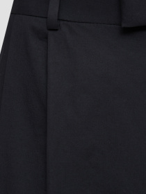 Шорты Karl Lagerfeld модель 562038.255089;990 Фото