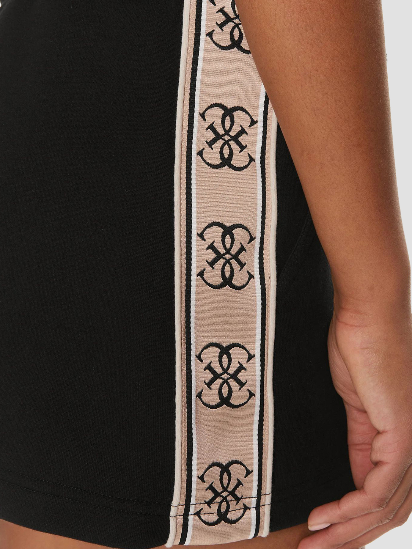 Повсякденні шорти GUESS модель V3GD13.KB3P2;JBLK Фото