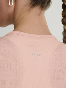 Жіноча футболка Saucony STOPWATCH SHORT SLEEVE модель SAW800484-CMH Фото