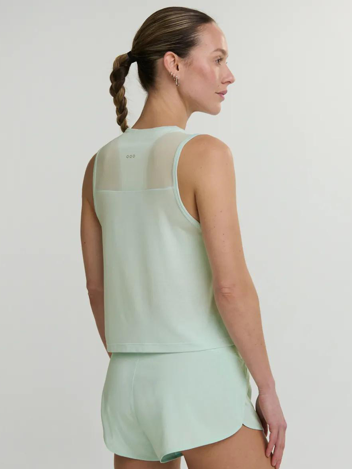 Женская майка Saucony STOPWATCH CROP TANK модель SAW800527-AQH Фото