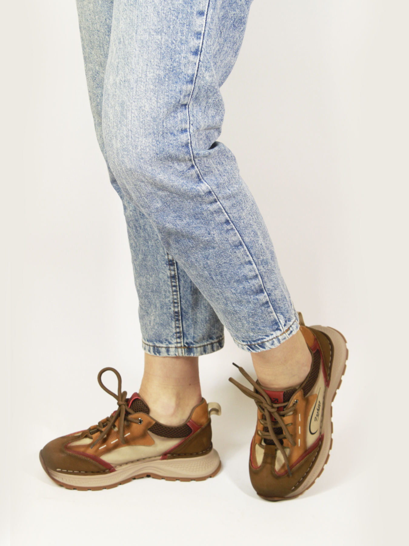 Легкие кожаные кроссовки модель 28005-7 Фото