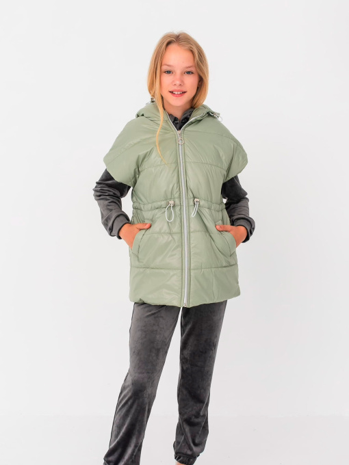 Дитяча жилетка для дівчинки з капюшоном та кишенями «Каріша», Оливковий Denchik (dn-8442) модель dn-8442-olivka Фото