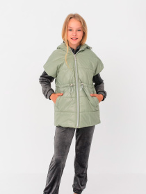 Дитяча жилетка для дівчинки з капюшоном та кишенями «Каріша», Оливковий Denchik (dn-8442) модель dn-8442-olivka Фото