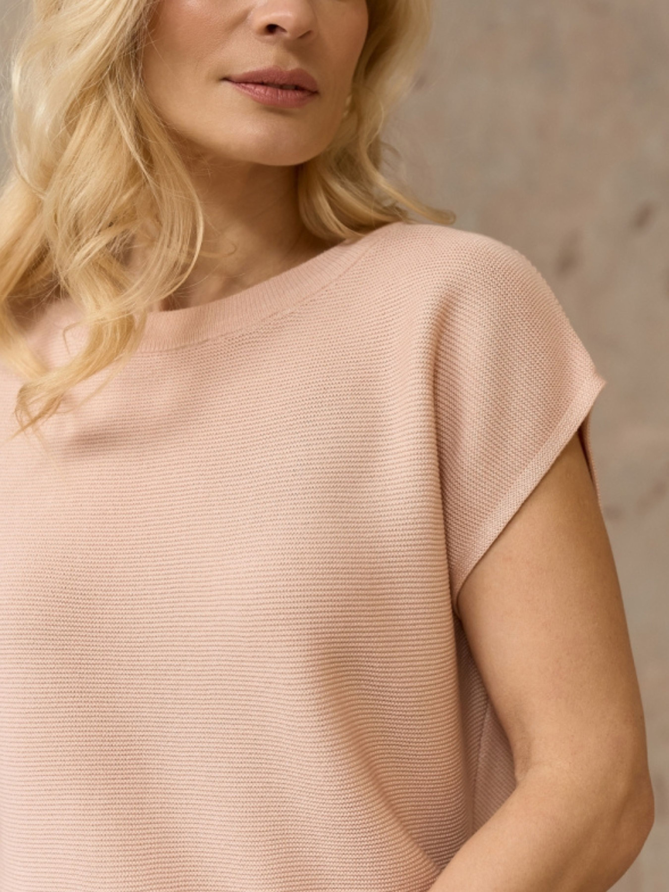 Футболки и поло TrikoBakh модель 2932-pudrovij Фото