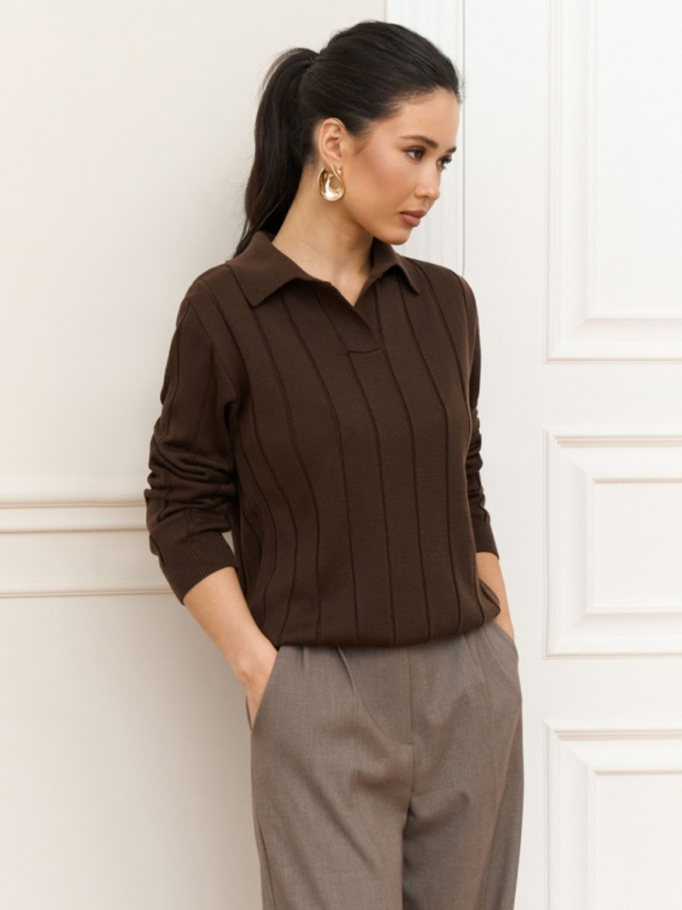 Жіноче поло з вовни мериноса у вертикальну смужку, Шоколадний TrikoBakh (2909) модель 2909-shokoladnij Фото