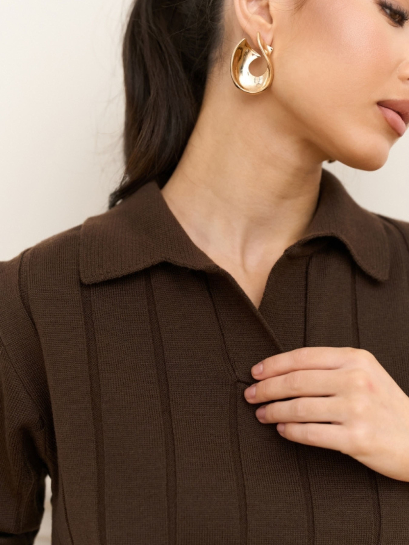 Жіноче поло з вовни мериноса у вертикальну смужку, Шоколадний TrikoBakh (2909) модель 2909-shokoladnij Фото