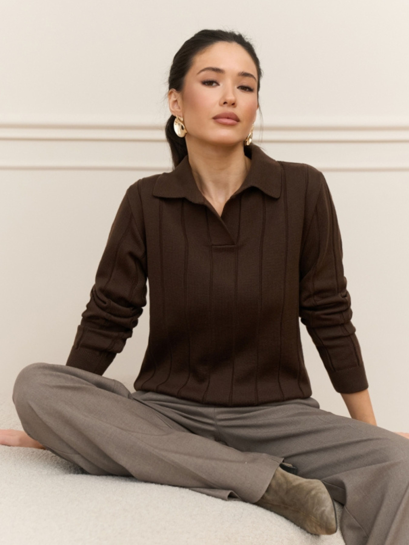 Жіноче поло з вовни мериноса у вертикальну смужку, Шоколадний TrikoBakh (2909) модель 2909-shokoladnij Фото