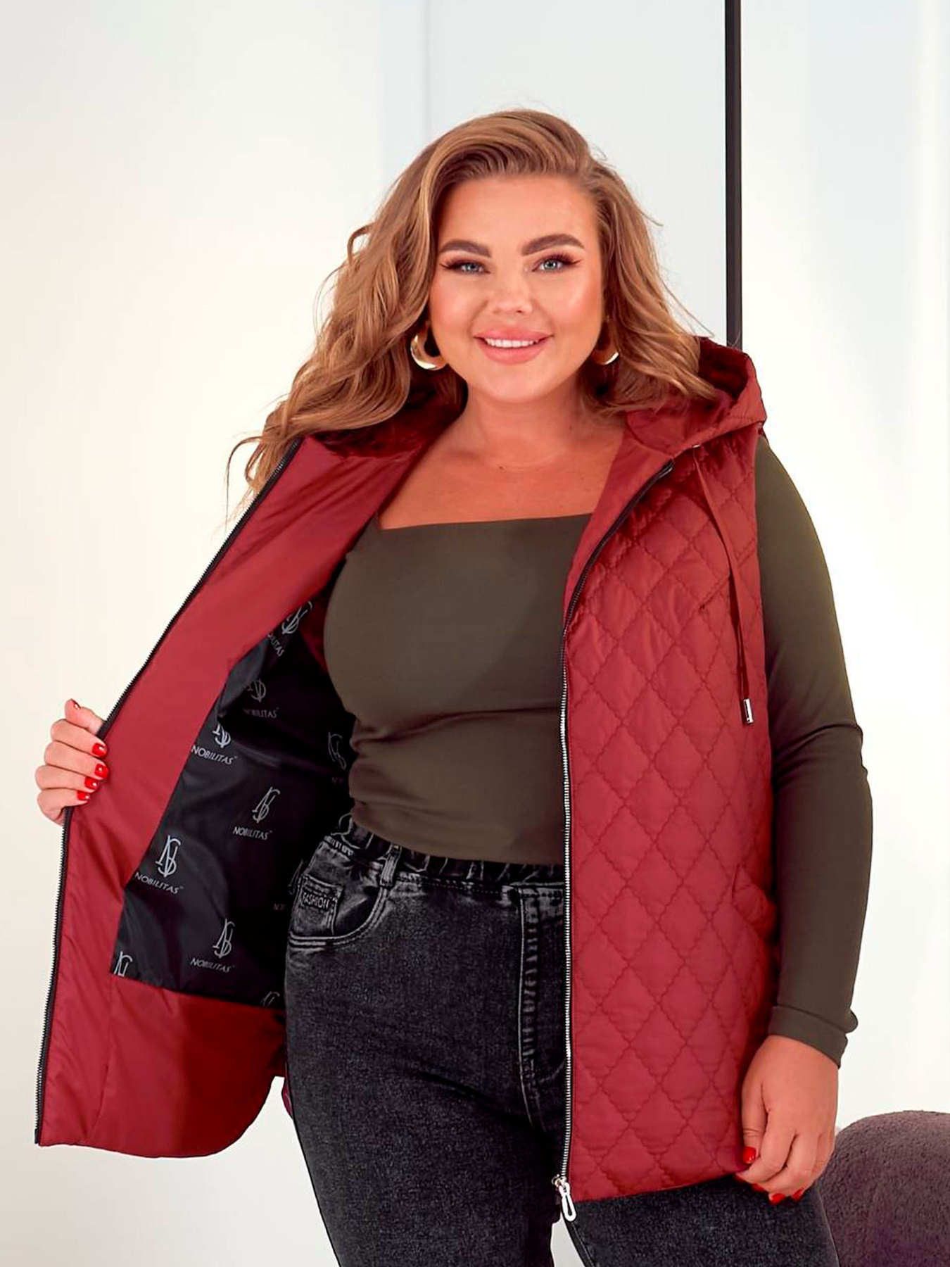 Жіночий стьобаний жилет з капюшоном, Бордовий Uaclothes (like14867) модель like14867-bordovj Фото