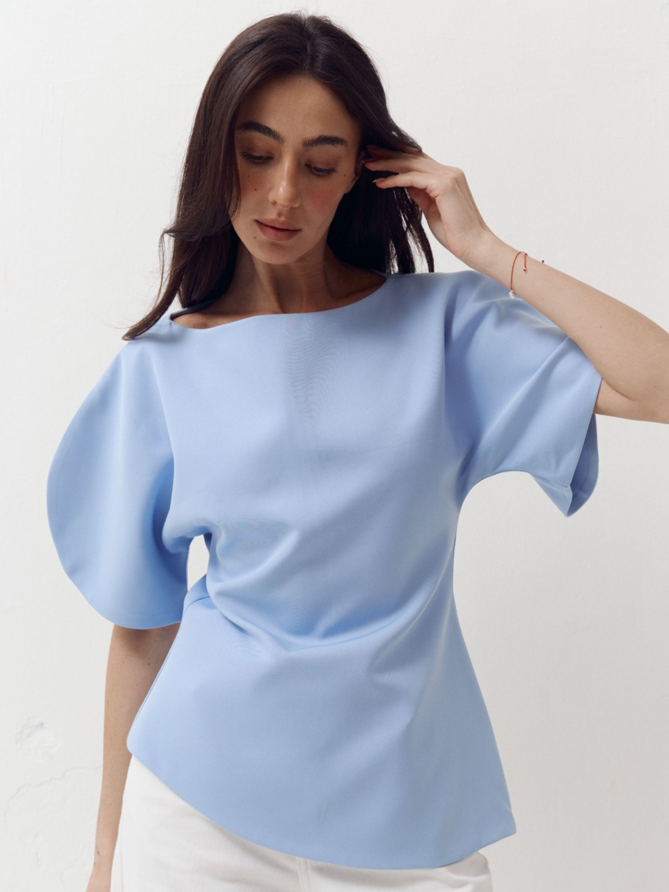 Топ з об'ємними рукавами та розрізами Top Élan у блакитному кольорі. модель 413 Топ з об'ємними рукавами та розрізами Top Élan у блакитному кольорі. модель 413 Фото