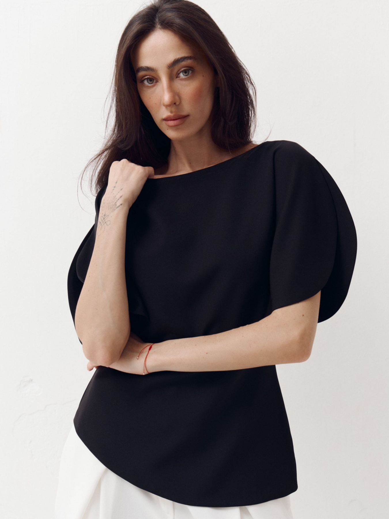 Чорний топ із об'ємними рукавами Top Élan модель 413 Фото