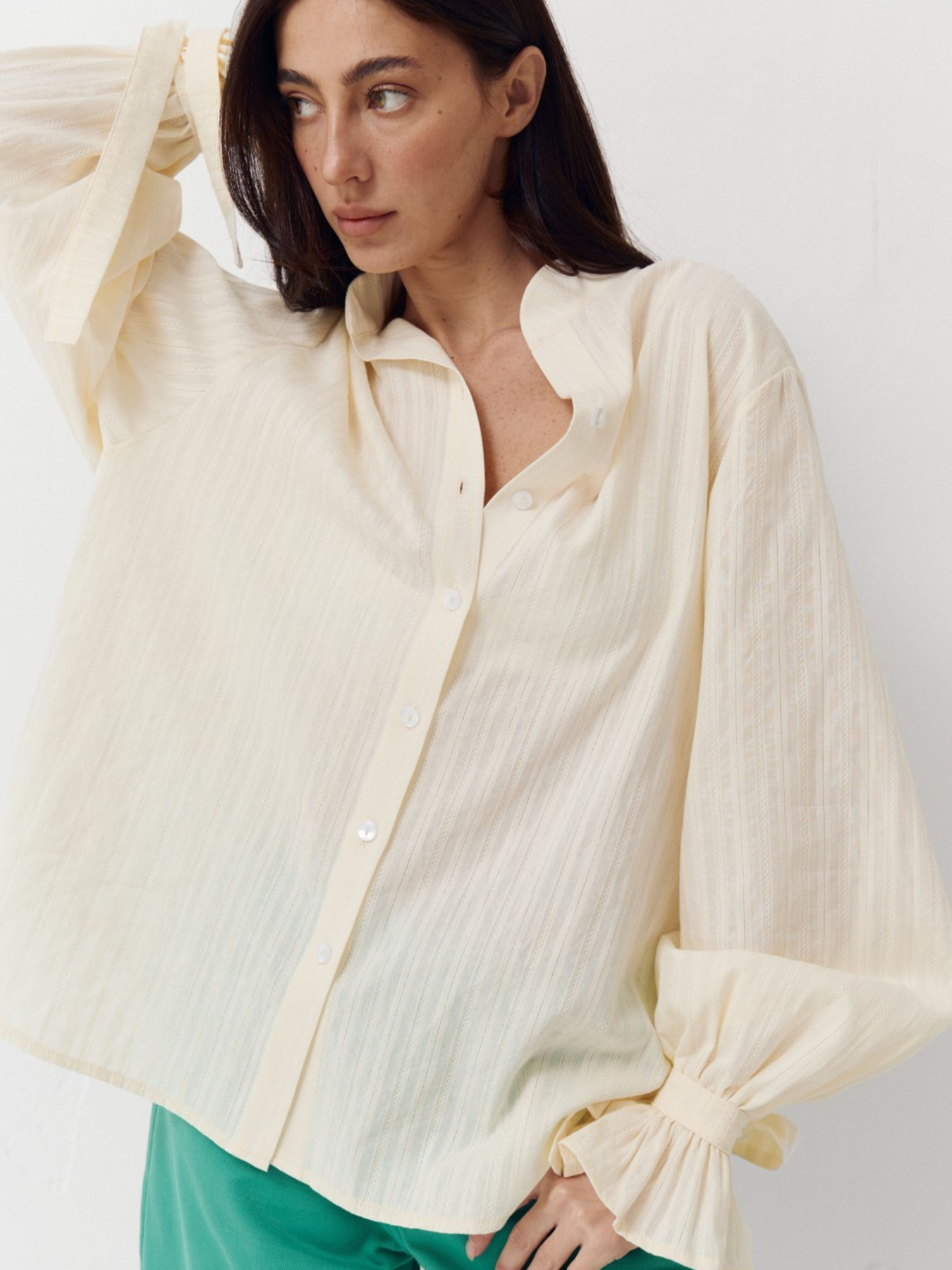 Оверсайз сорочка зі 100% бавовни Aura у кремовому кольорі. модель 409 Фото