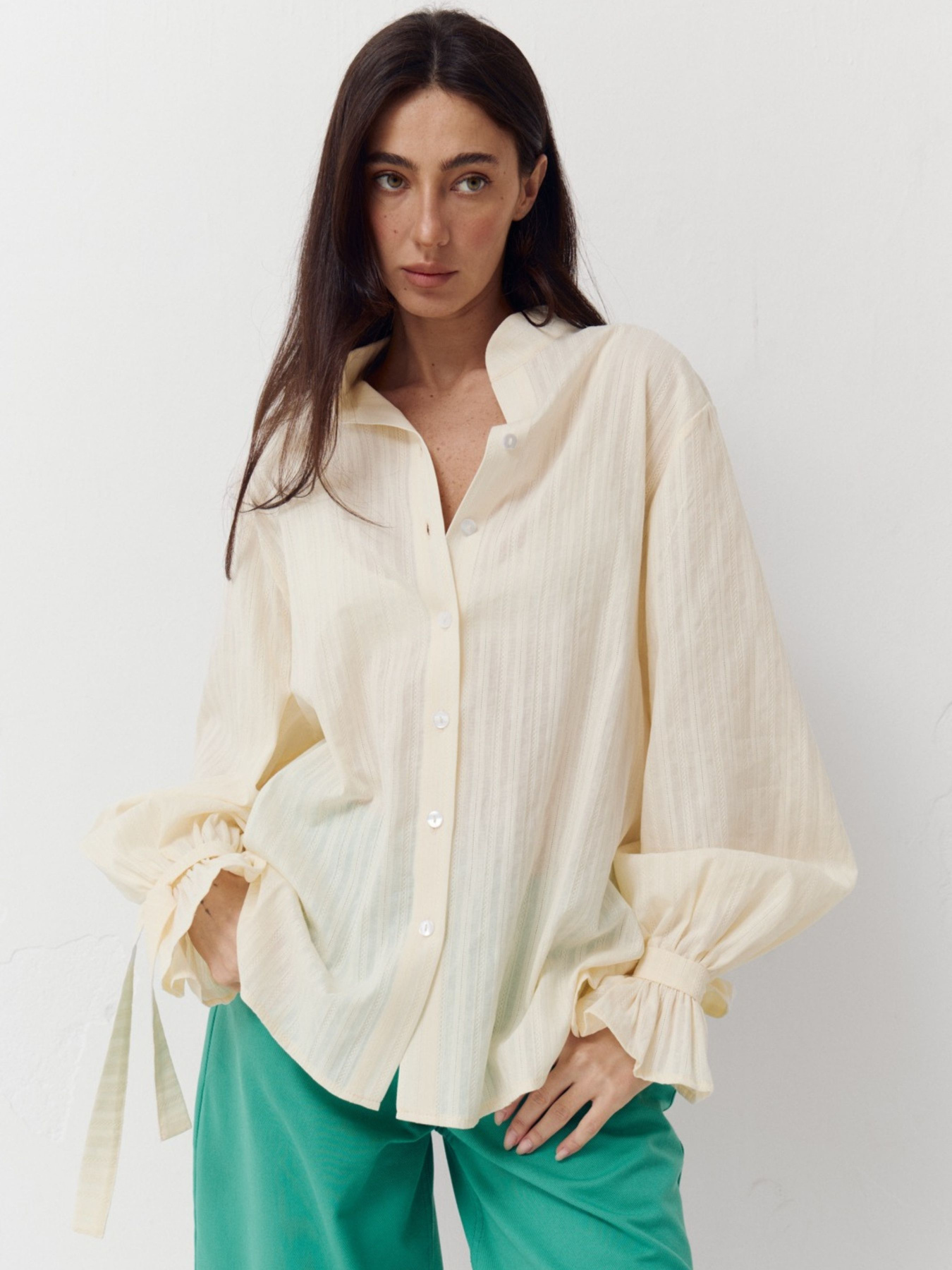 Оверсайз сорочка зі 100% бавовни Aura у кремовому кольорі. модель 409 Фото