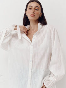 Біла бавовняна оверсайз сорочка з об'ємними рукавами Aura модель 409 Фото