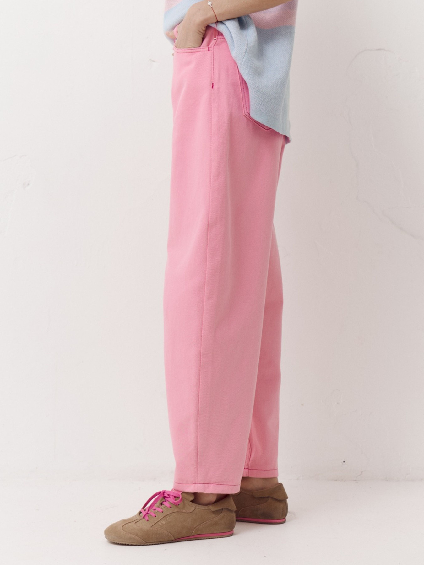 Рожеві жіночі джинси-бочки Light Form модель 420 Рожеві жіночі джинси-бочки Light Form модель 420 Фото