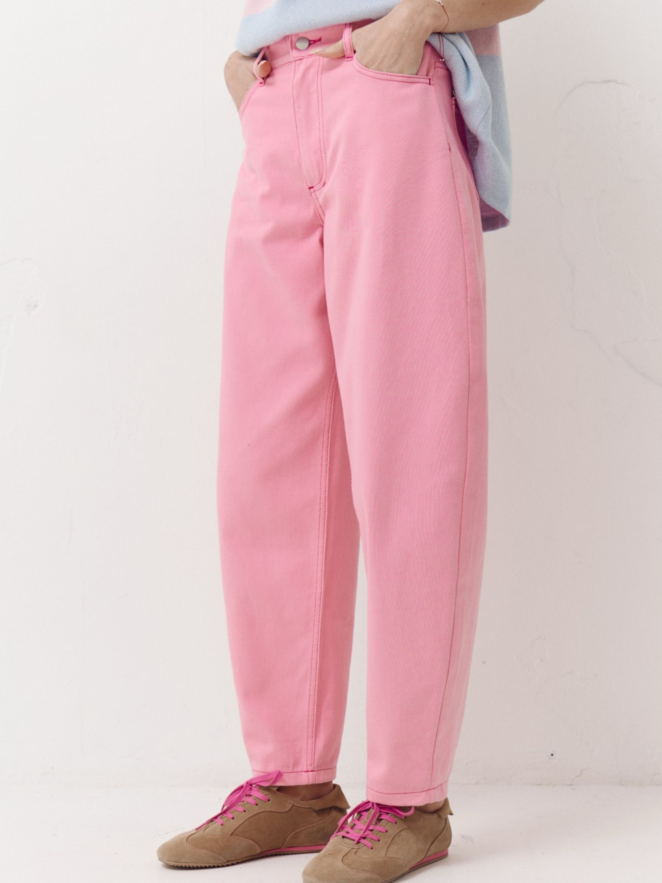 Рожеві жіночі джинси-бочки Light Form модель 420 Рожеві жіночі джинси-бочки Light Form модель 420 Фото