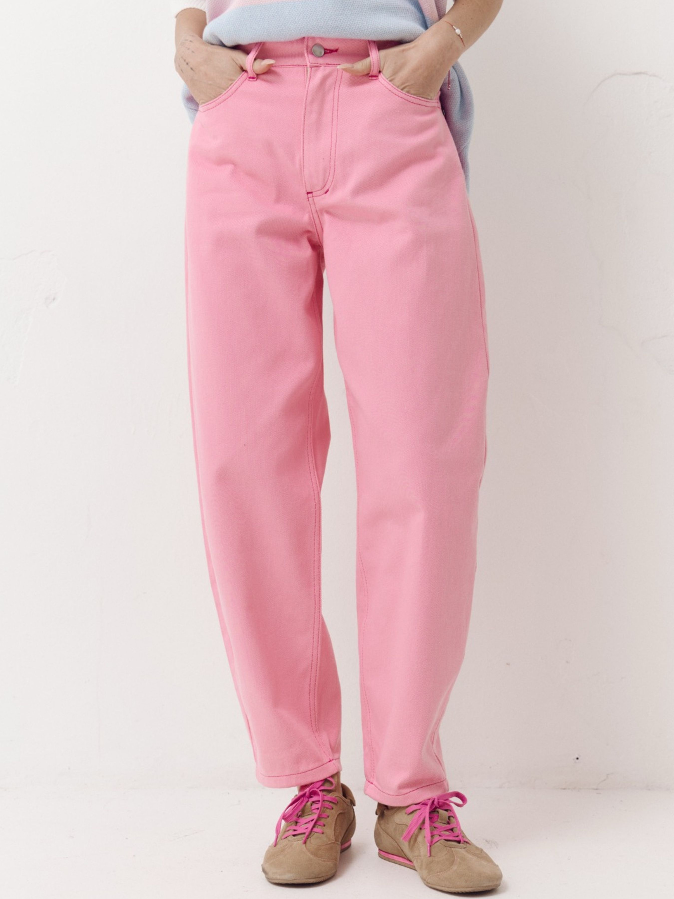 Рожеві жіночі джинси-бочки Light Form модель 420 Рожеві жіночі джинси-бочки Light Form модель 420 Фото