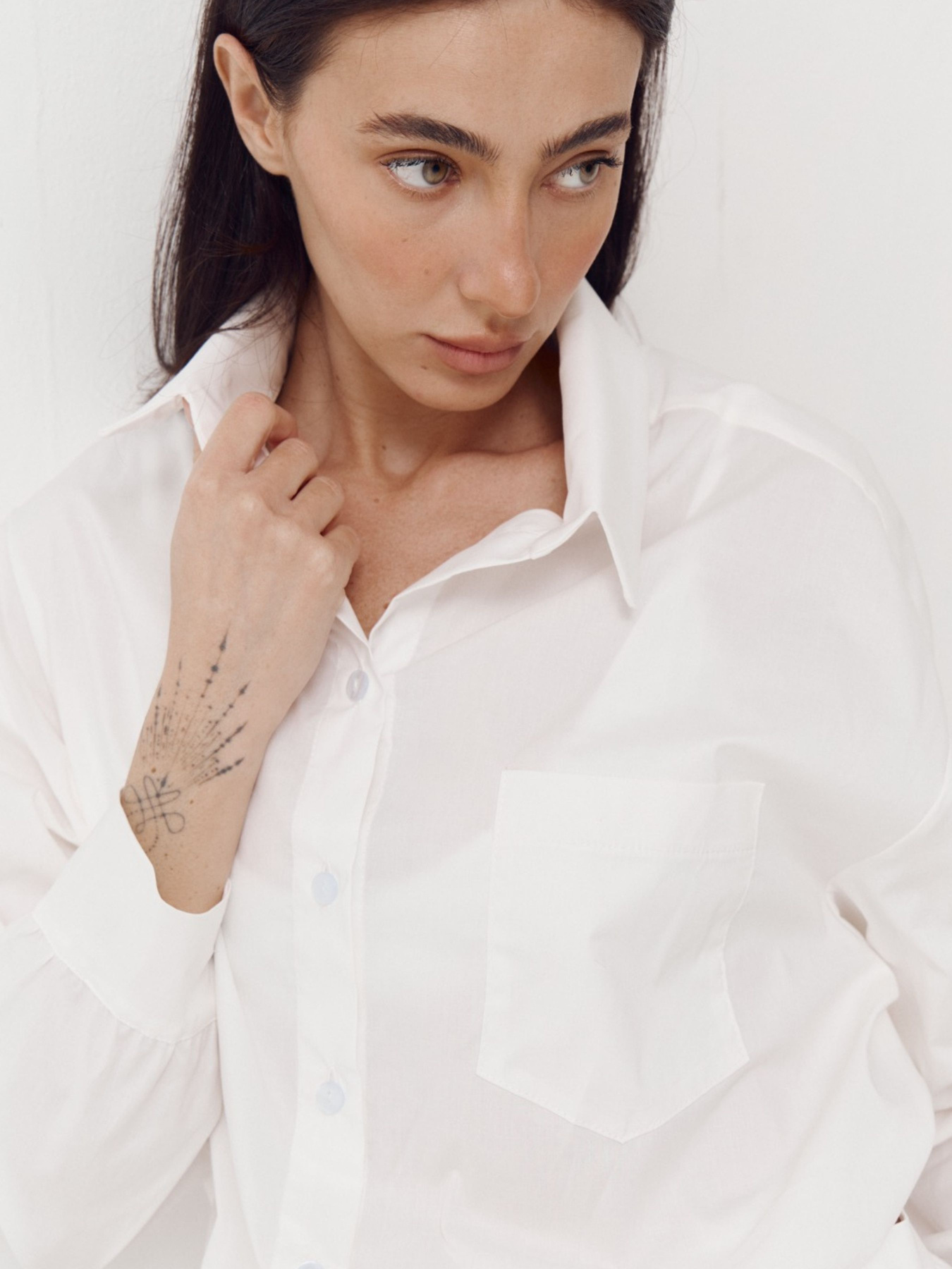 Біла сорочка з гумкою на поясі Shirt Pure модель 410 Фото