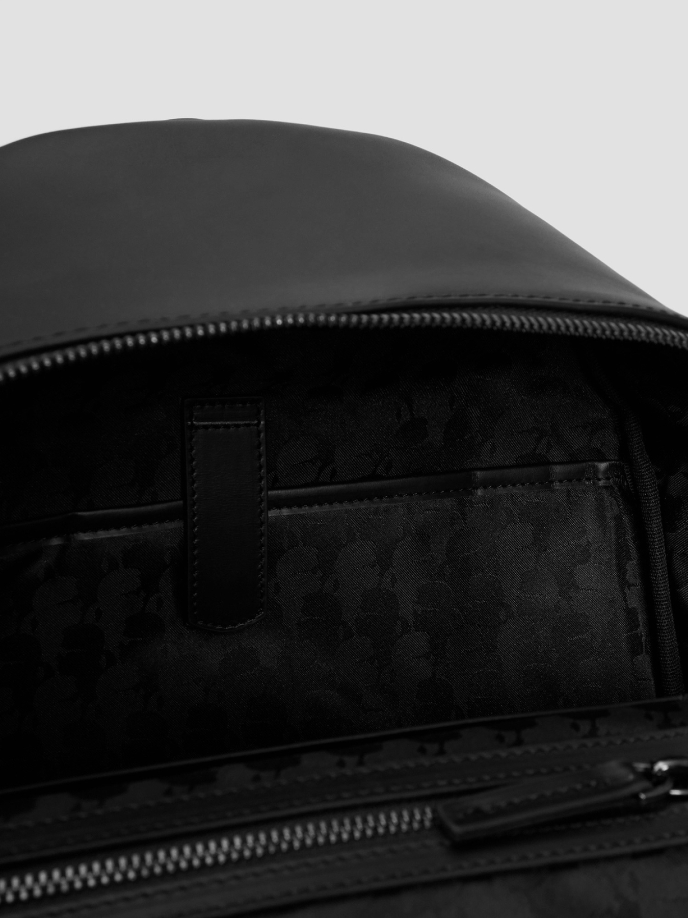 Рюкзаки Karl Lagerfeld модель 511453.815901;990 Фото