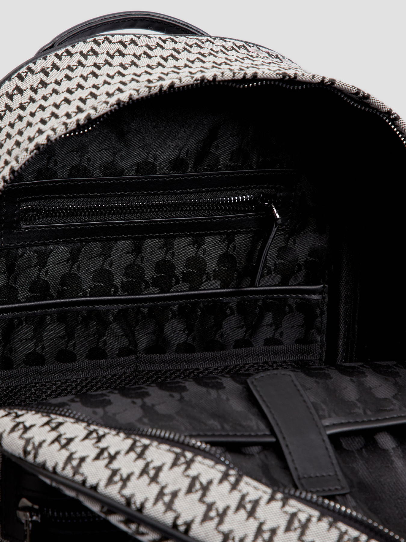 Рюкзаки Karl Lagerfeld модель 532115.805908;990 Фото