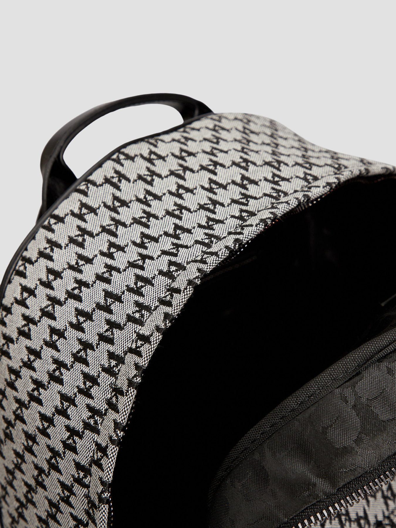 Рюкзаки Karl Lagerfeld модель 534115.805908;990 Фото