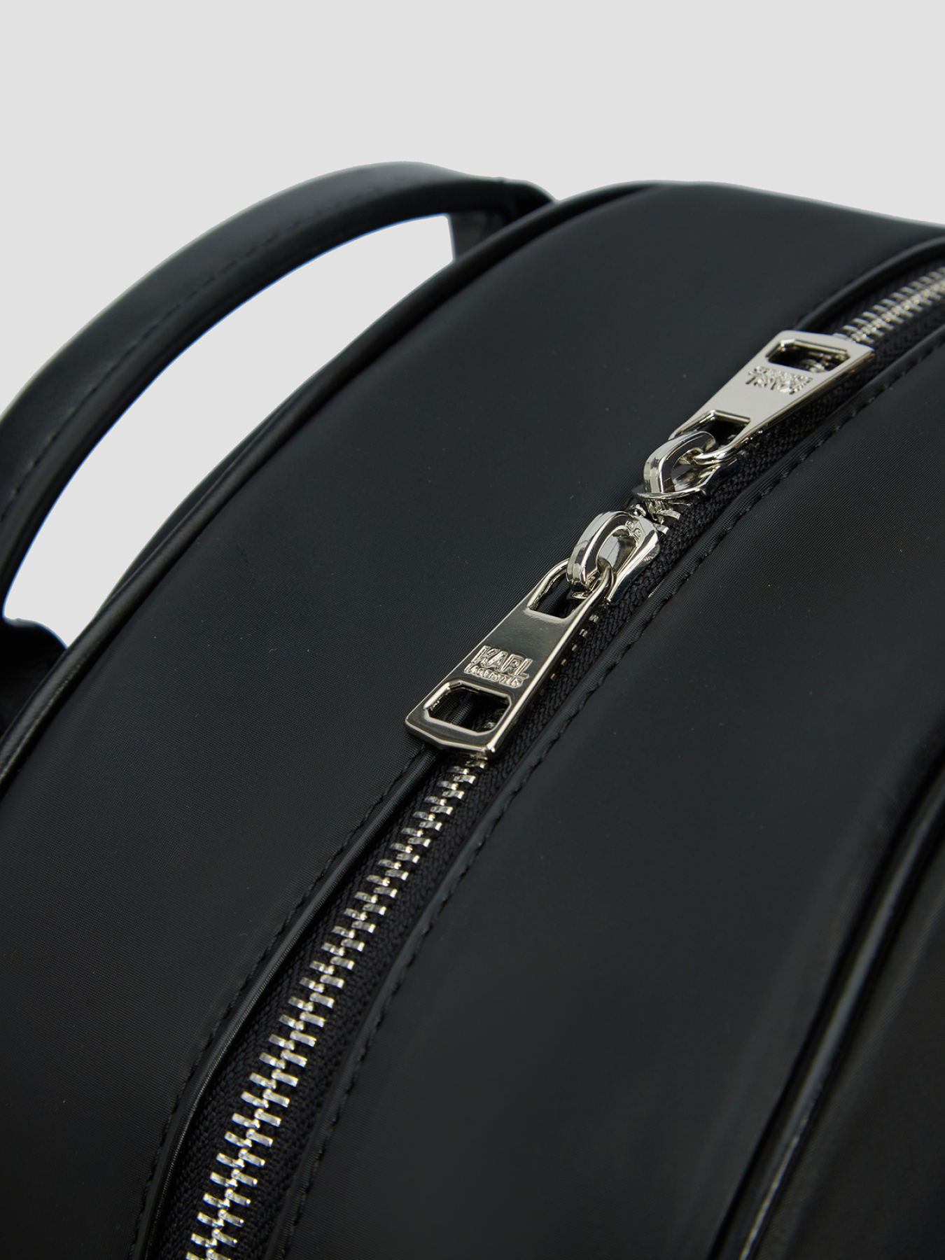 Рюкзаки Karl Lagerfeld модель 541113.805908;990 Фото