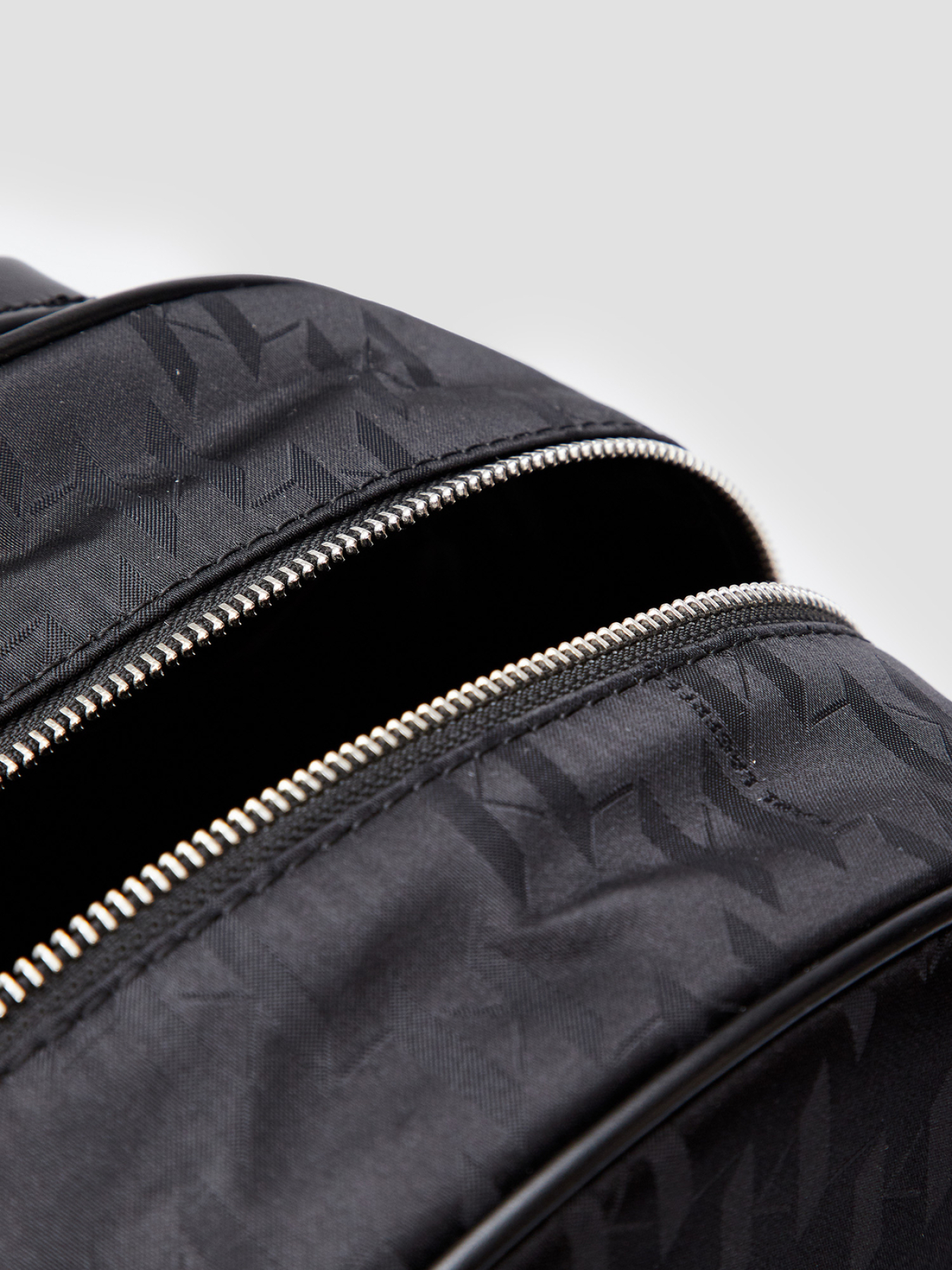 Рюкзаки Karl Lagerfeld модель 542117.805908;990 Фото