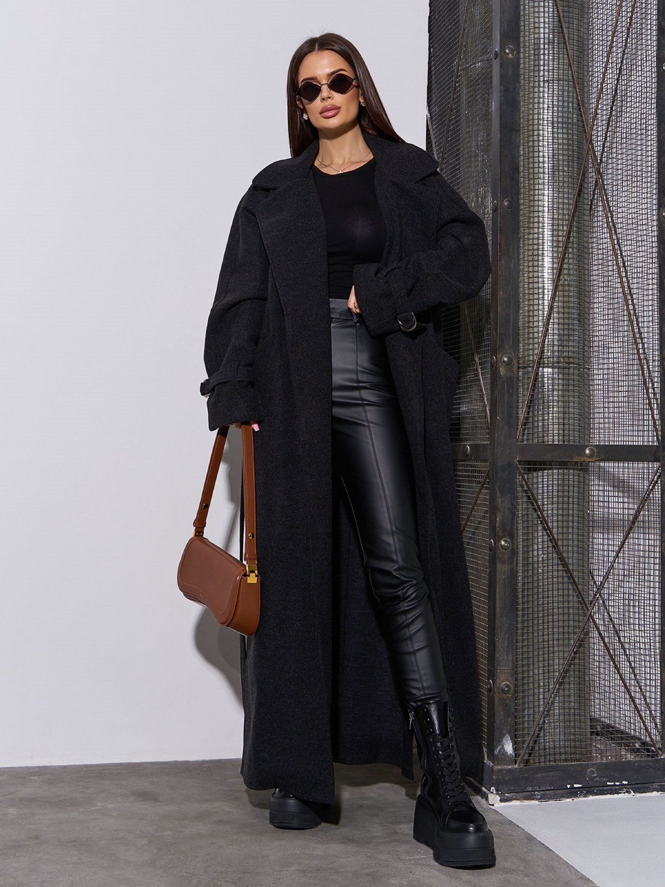 Пальто и плащи ISSA Plus модель 15048_черный Фото