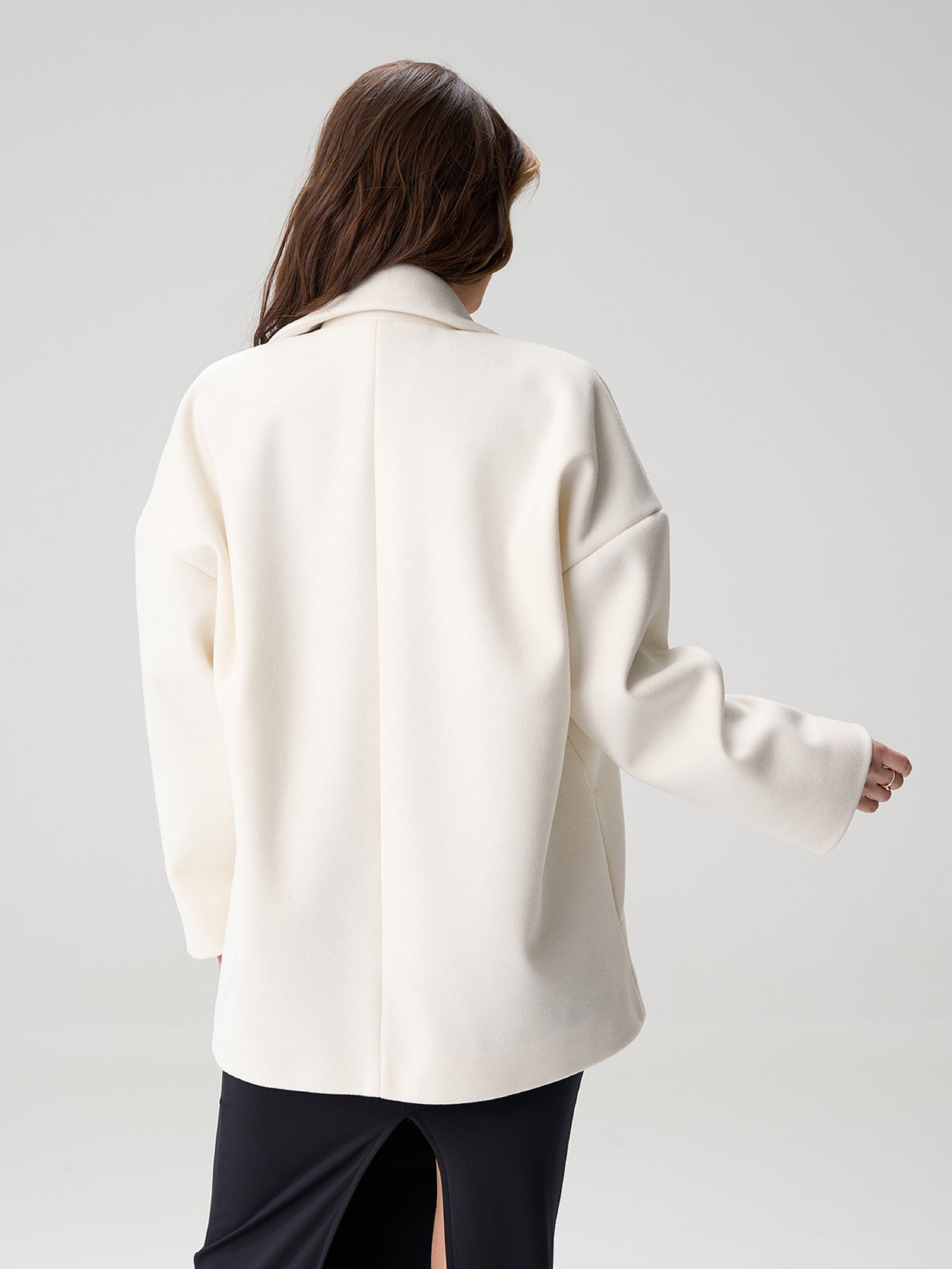 Пальто и плащи ISSA Plus модель 15499_молочный Фото