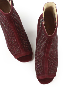 Нарядные ботильоны из натуральной замши со стразами на каблуке модель 7665-E1-H742 Нарядные ботильоны из натуральной замши со стразами на каблуке модель 7665-E1-H742 Фото