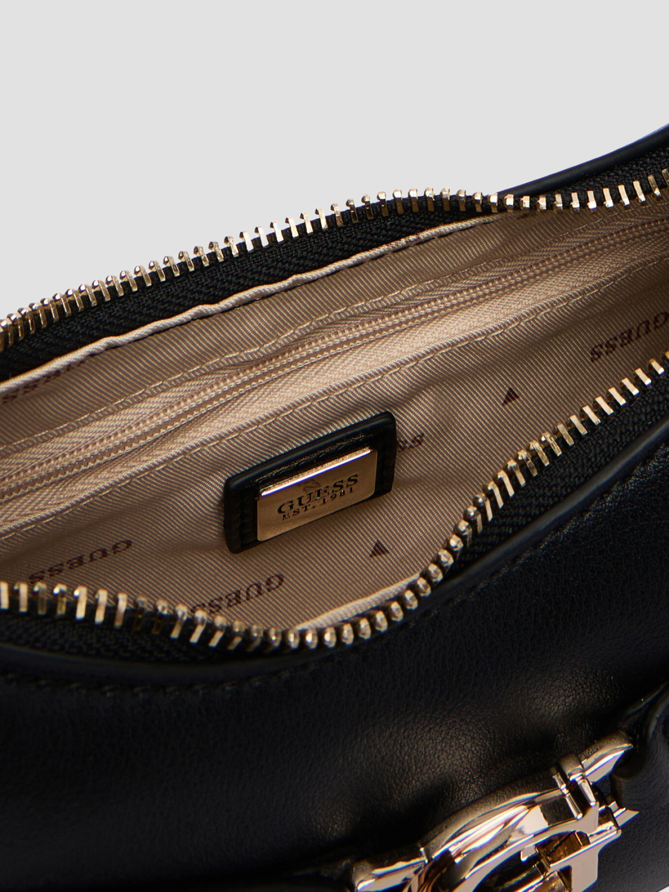 Сумки GUESS модель HWBG79.93730;BLA Фото