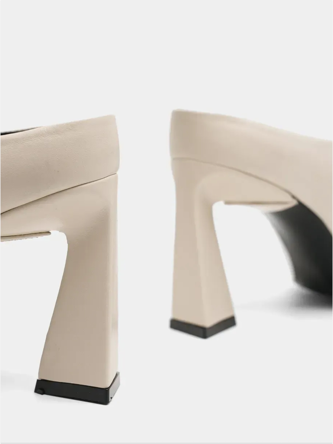 Шлёпанцы Emmelie Delage модель TRESS 16 Фото