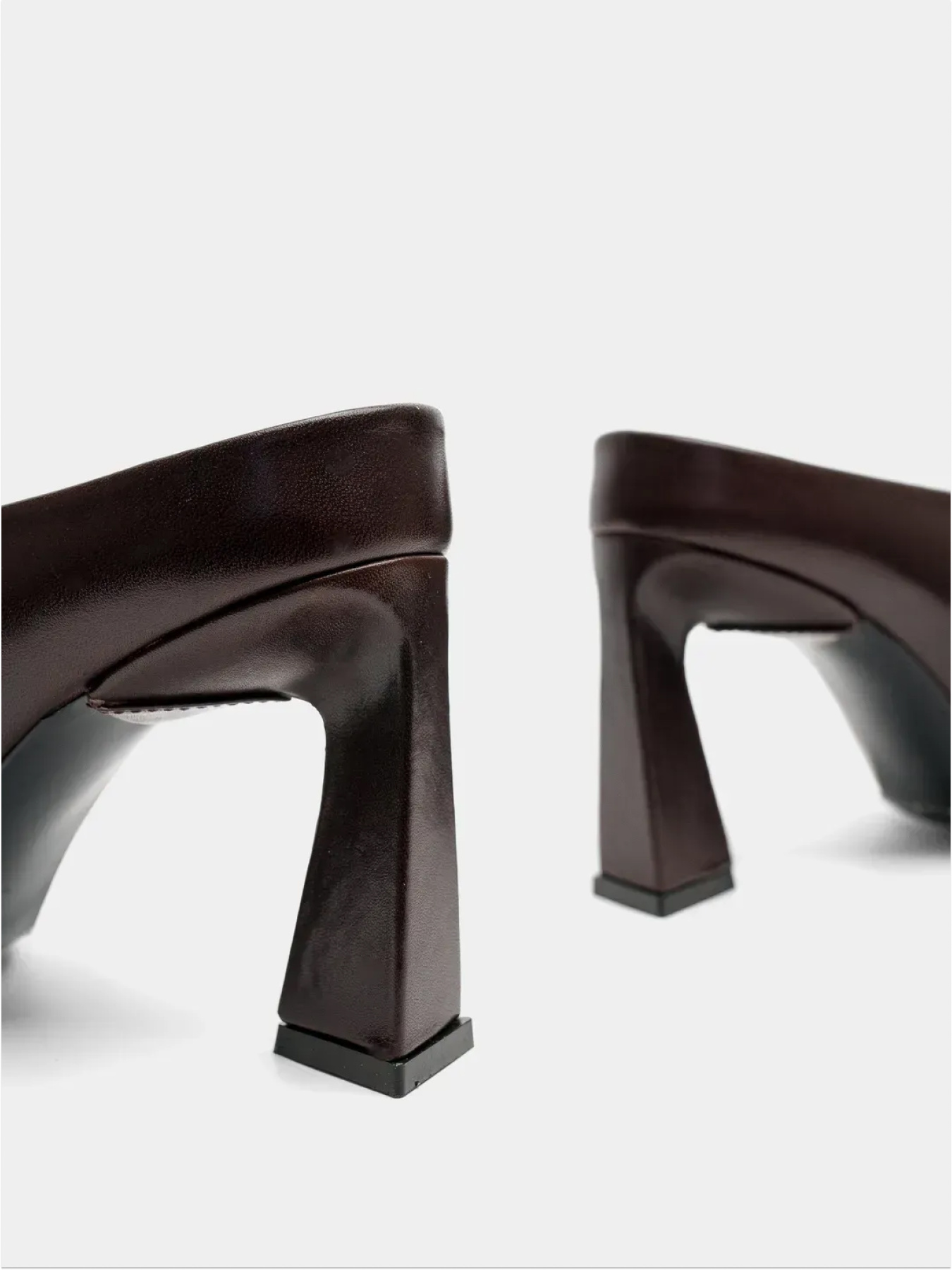 Шлёпанцы Emmelie Delage модель TRESS 30 Фото