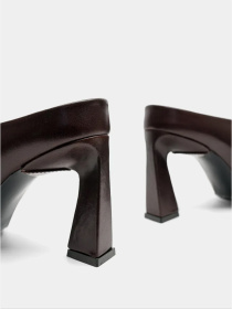 Шлёпанцы Emmelie Delage модель TRESS 30 Фото