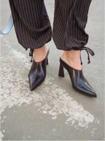 Шлёпанцы Emmelie Delage модель TRESS 30 Фото