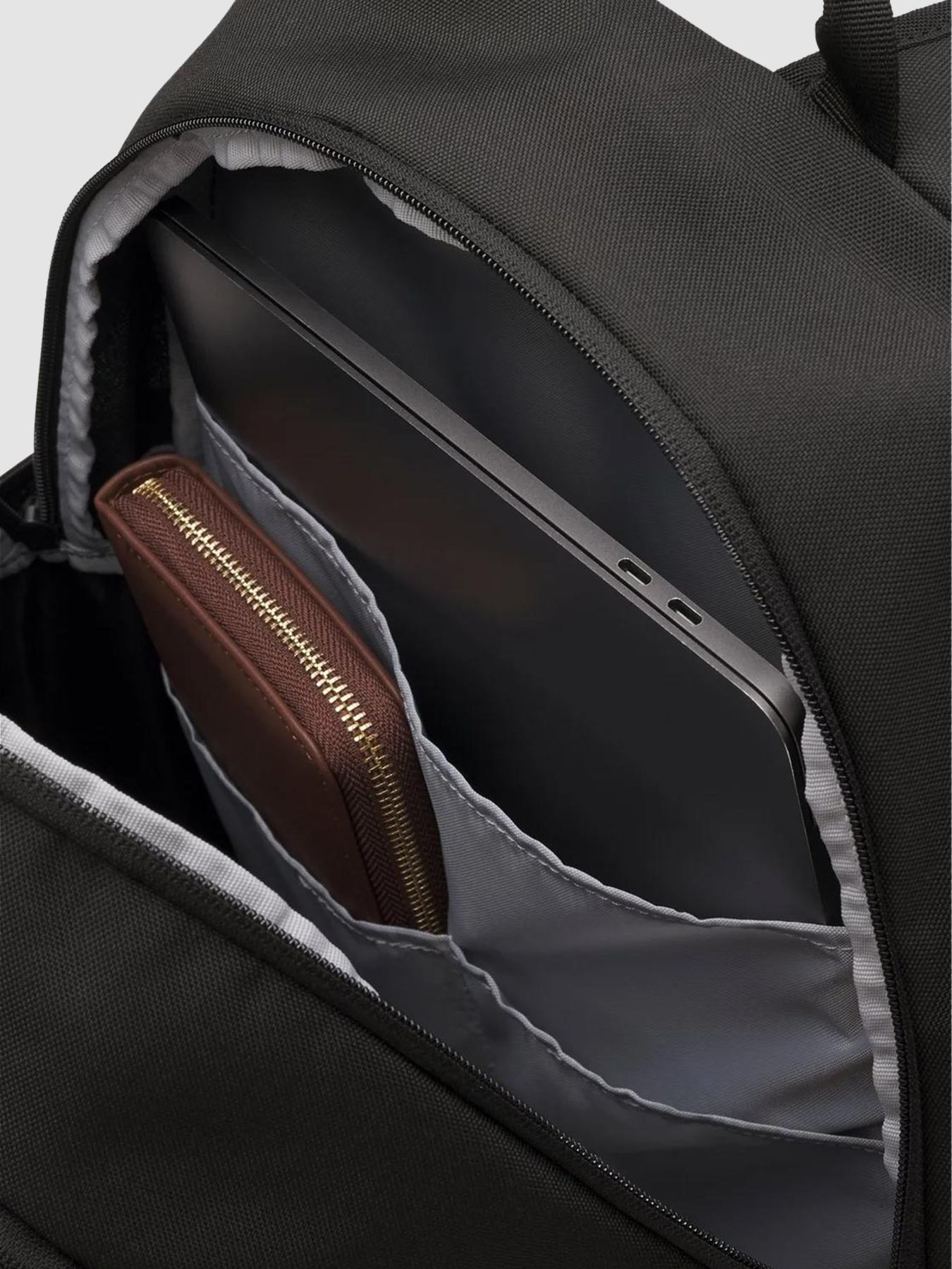 Рюкзаки Under Armour Hustle Sport 6.0 Backpack Black модель 6000397-001 Фото