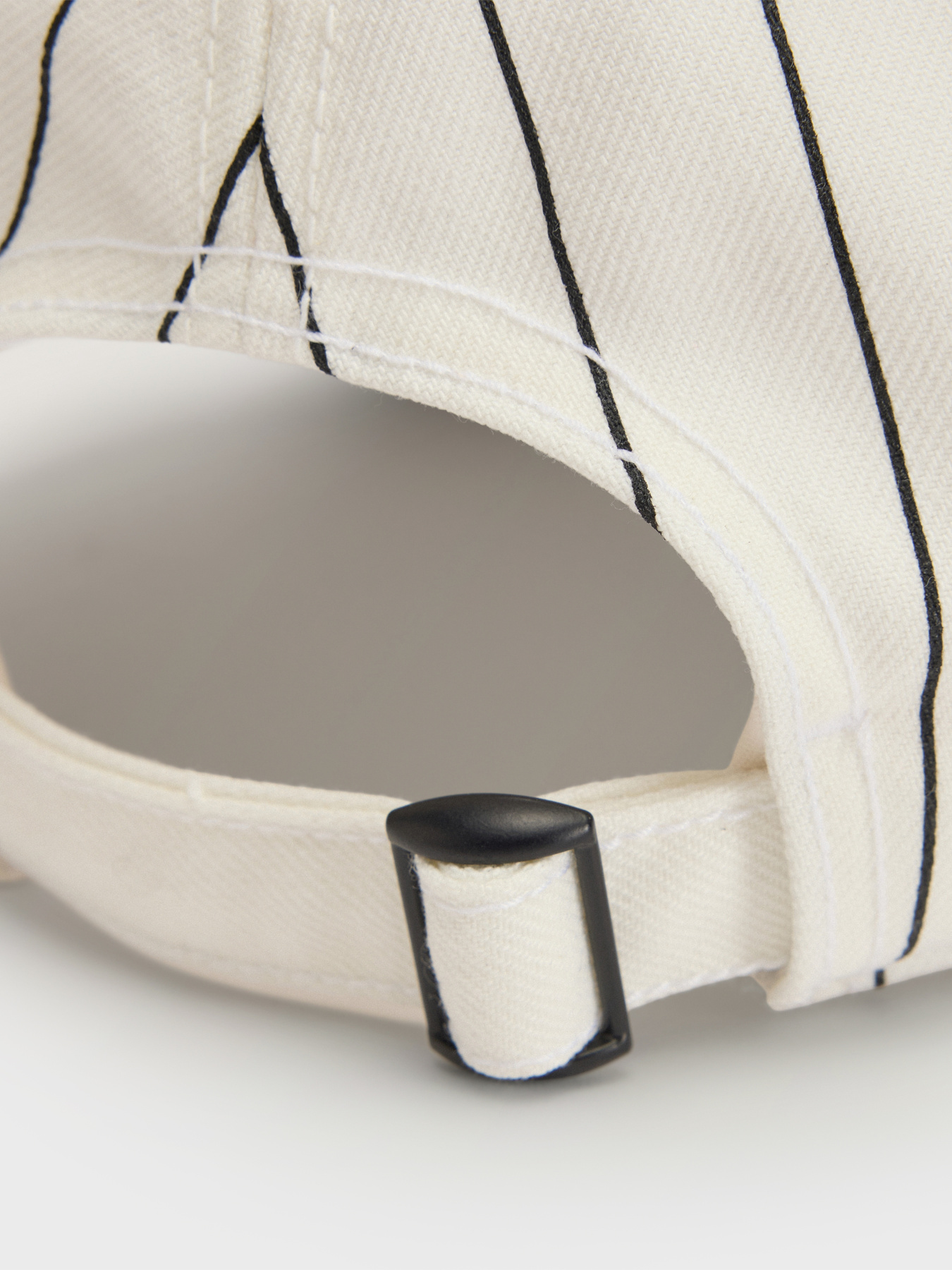 Шапки та кепки Adidas модель KR8937 Фото