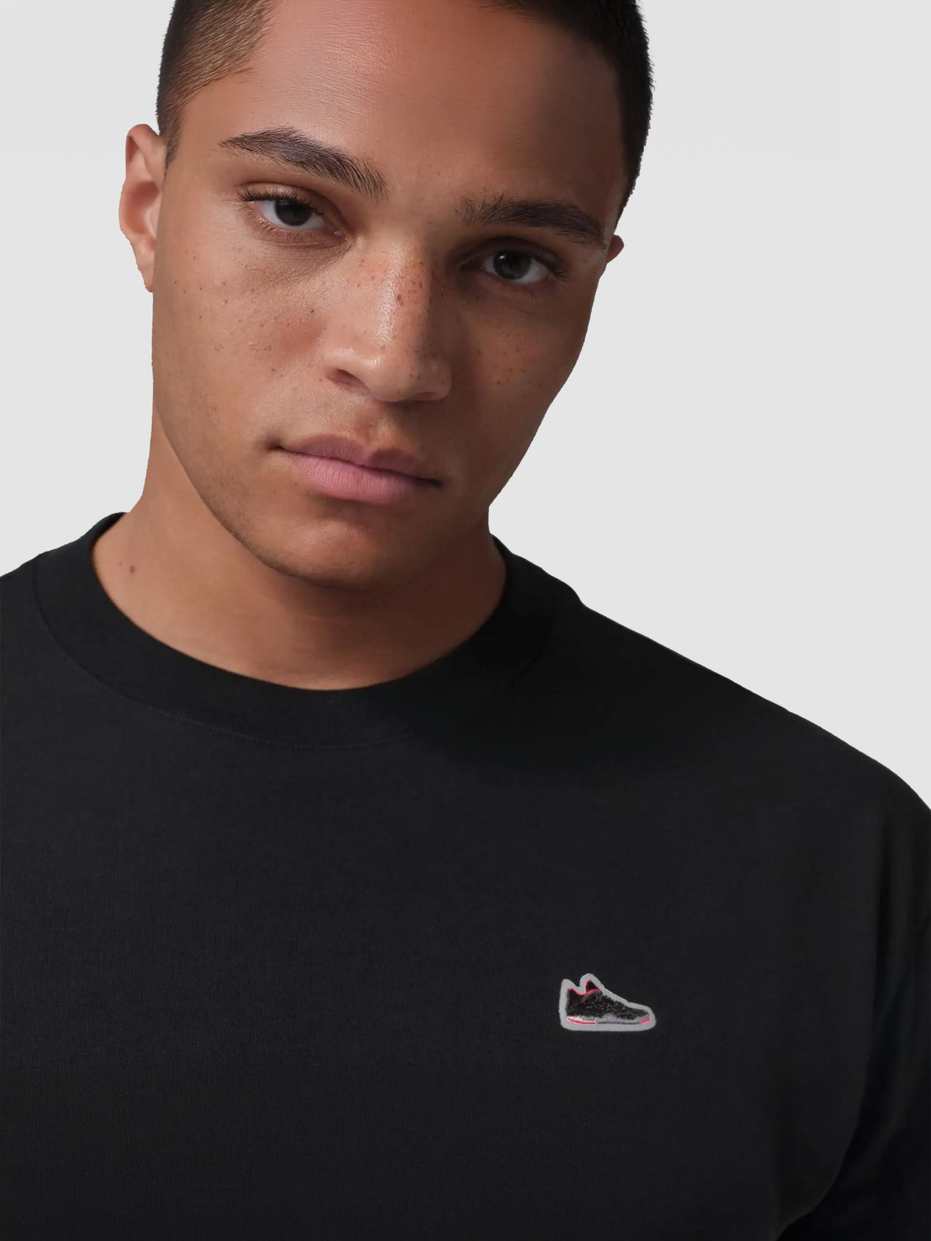 Футболки и поло Jordan Brnd Br Snkr Pch Ss Crw модель IF3107-010 Фото