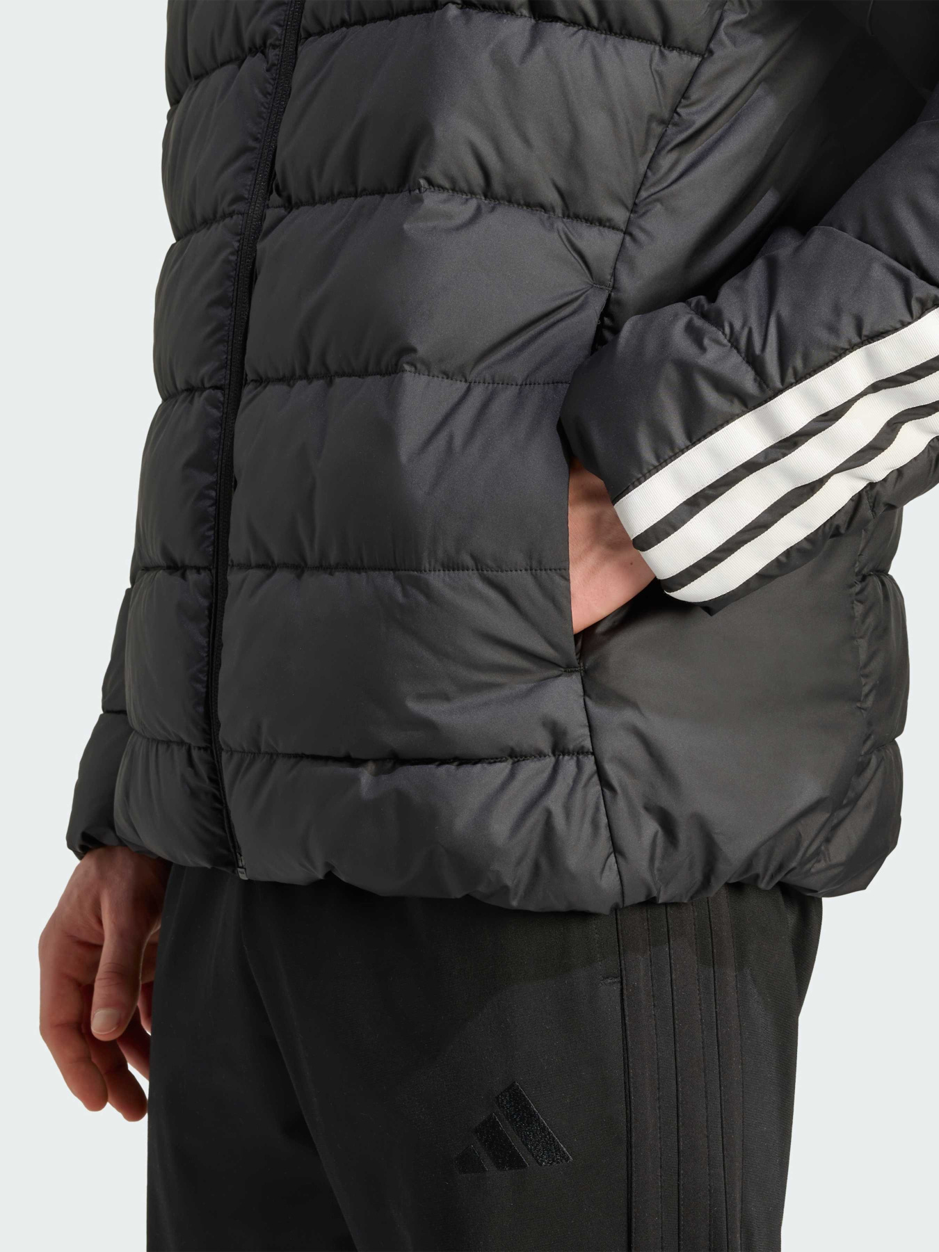 Куртки и дубленки Adidas Adidas Essentials модель JM8416 Фото