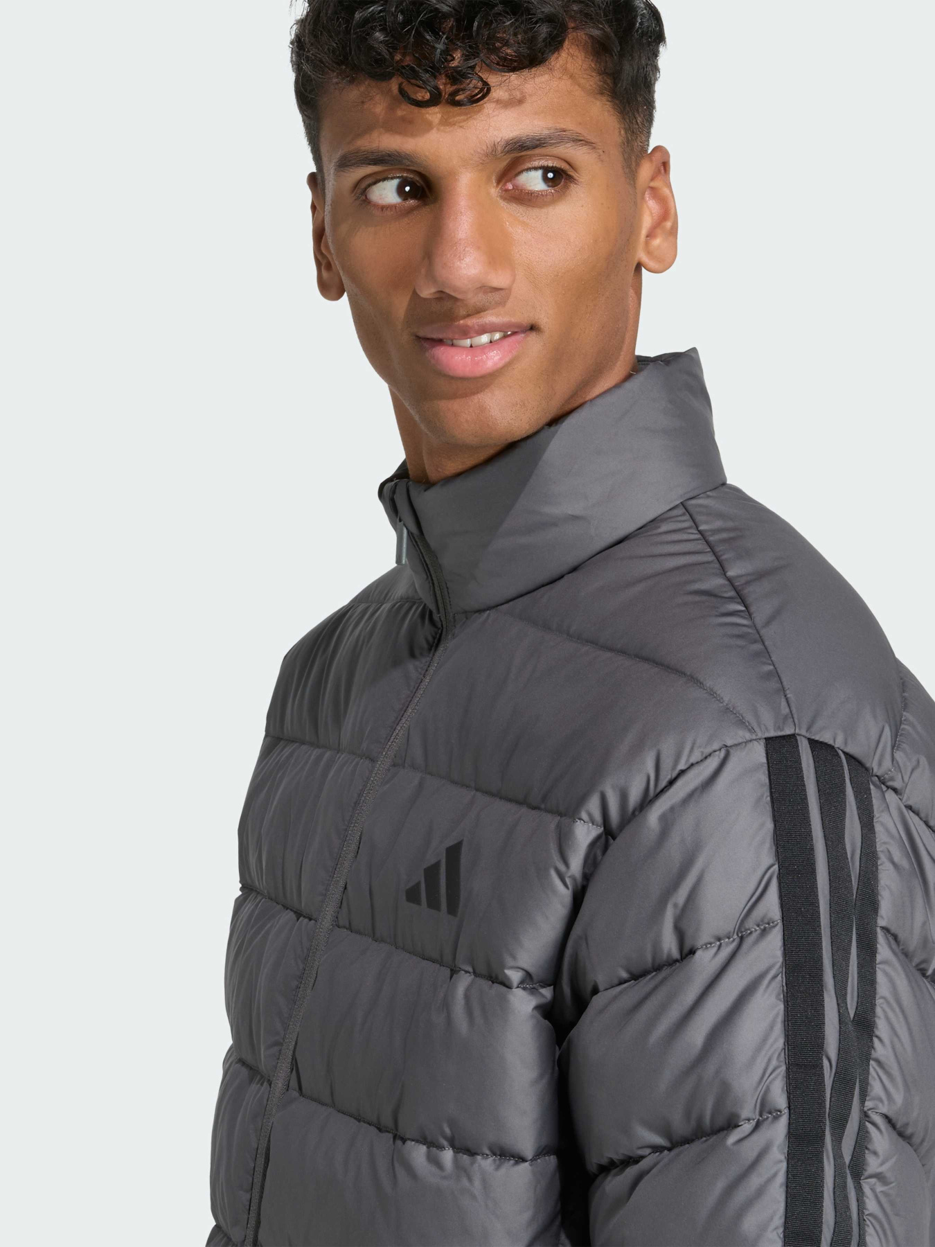 Куртки и дубленки Adidas Adidas Essentials модель JX7770 Фото